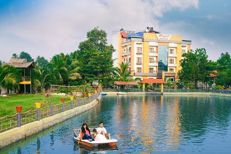 Royal Riviera Hotel Кумараком Екстериор снимка